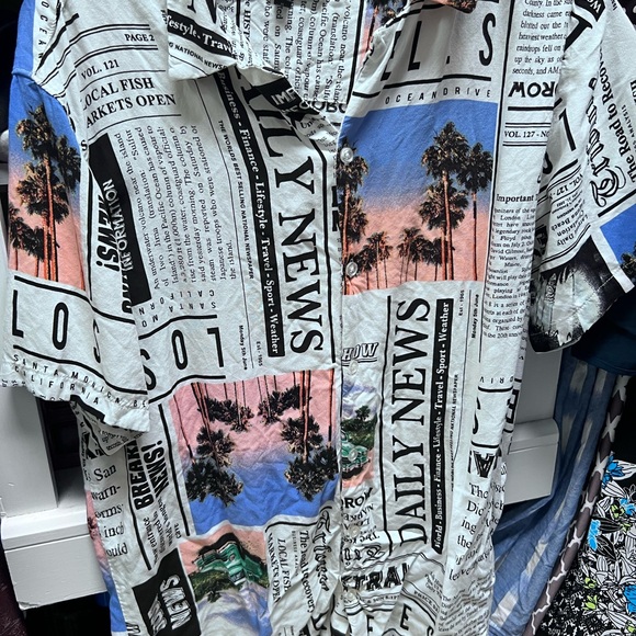 Men's Size Med Shirt California No Boundaries Graphic Newspaper Print Palm Trees - Picture 1 of 5